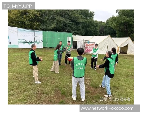 三人对九人挑战极限扛木比赛展现团队协作与力量较量
